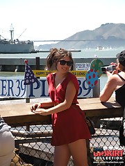 Too short skirt, very sexy upskirt