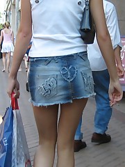 Hot woman upskirt, spyed in a shopping mall candid upskirt