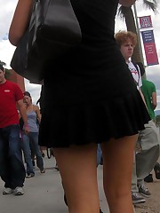 Mini skirt up skirt, spyed on the street upskirt picture
