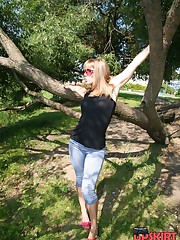 Blonde cutie in hot sexy jeans candid upskirt