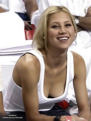 Upskirt view of Anna Kournikova celebrity upskirt