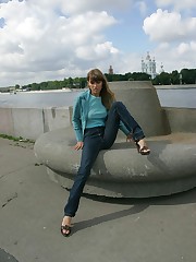 Bubble booty gets caught by tight jeans upskirt shot