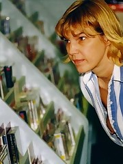 Downblouse Shots upskirt pictures upskirt no panties