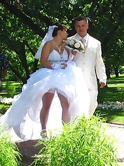 Gal of Amazing Bride upskirt pic