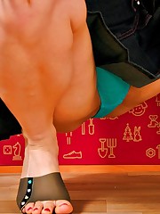 Planet Upskirt sexy upskirt show girl upskirt voyeur