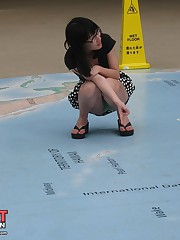 Upskirt dancing lady enjoyed by the public upskirt no panties