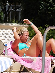 Bikini girls do not know to be spied celebrity upskirt