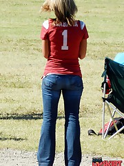 Kinky show of tight spandex jeans ass celebrity upskirt