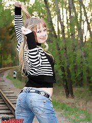 Sexy girls in jeans show nude skin up skirt pic