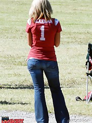 Women in skin tight jeans under sun celebrity upskirt