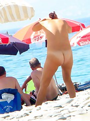 Nude holes stretched in the sun upskirt shot