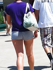 Girls in short shorts on weekend celebrity upskirt