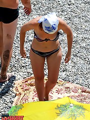 Bikini girls get sexy bottom spied candid upskirt