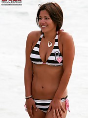 Bikini girls get sexy bottom spied upskirt pussy