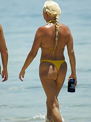 Voyeuring the massive bikini butt celebrity upskirt