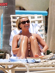 Fatty legs of sweet bikini milfs celebrity upskirt