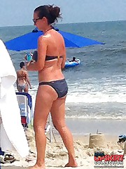 Girl does not notice her bikini slip upskirt pic