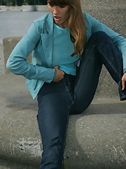 Bubble booty gets caught by tight jeans