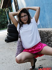 Spying between the legs up skirts