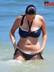 Hot bikini babes for kinky hunter