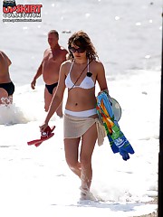 Fresh girls in sexy white bikinis upskirt pussy